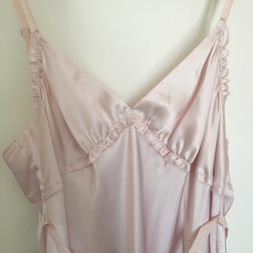 Sexy NWOT Vera Wang Pink Negligee
